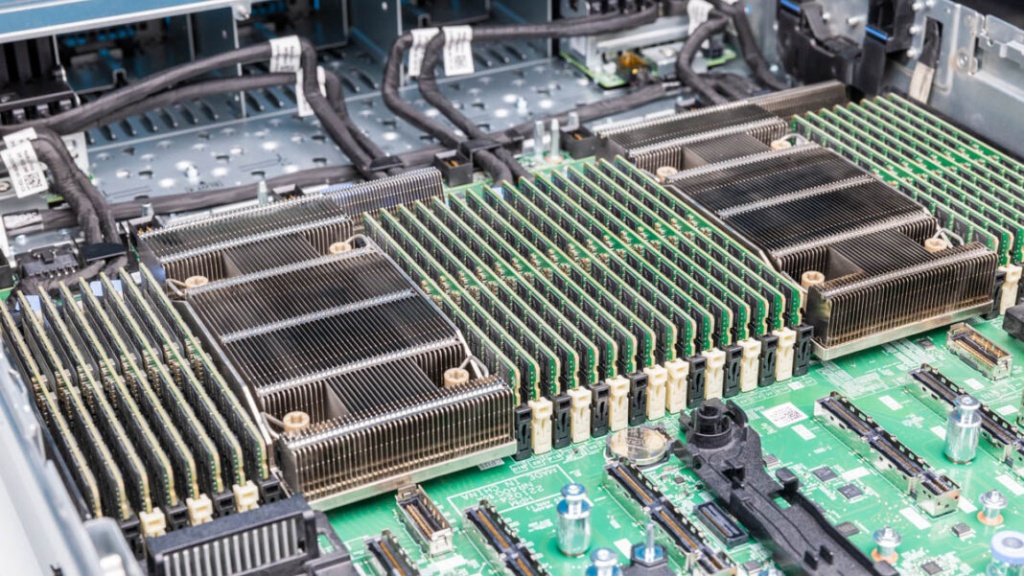 Dell-PowerEdge-R770-CPUs-and-Memory-1jpg-1068x601.jpg