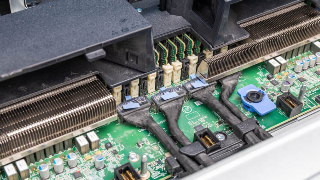 Dell-PowerEdge-R770-Front-Center-MCIO-1068x601.jpg