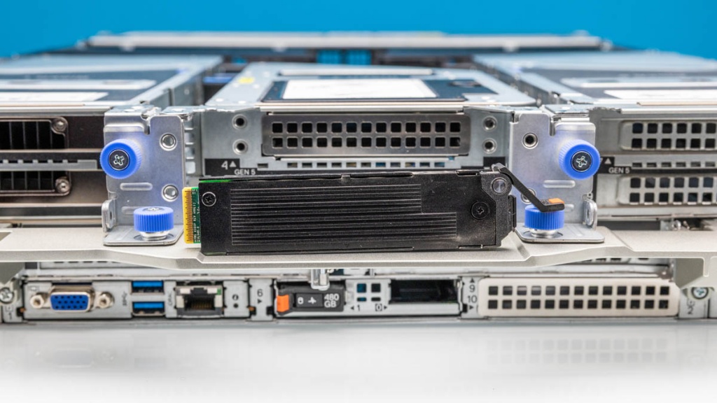 Dell-PowerEdge-R770-BOSS-SSD-on-Handle.jpg