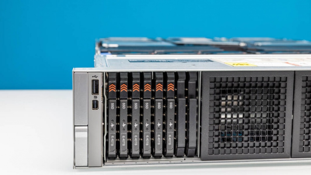 Dell-PowerEdge-R770-E3.S-SSD-Left.jpg