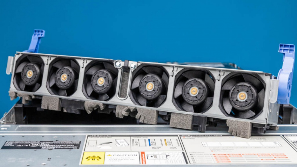 Dell-PowerEdge-R770-Fan-Partition-Out-1068x601.jpg