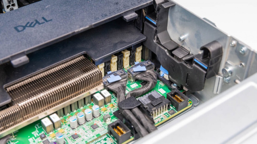 Dell-PowerEdge-R770-Front-Right-MCIO-1068x601.jpg