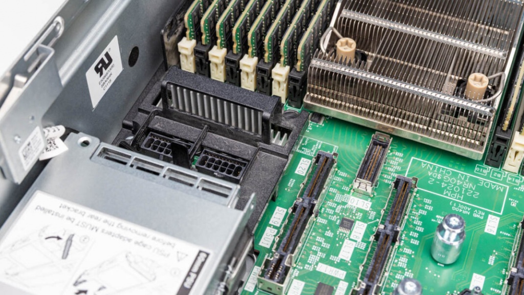 Dell-PowerEdge-R770-GPU-and-PCIe-Power-Left-Rear-1068x601.jpg